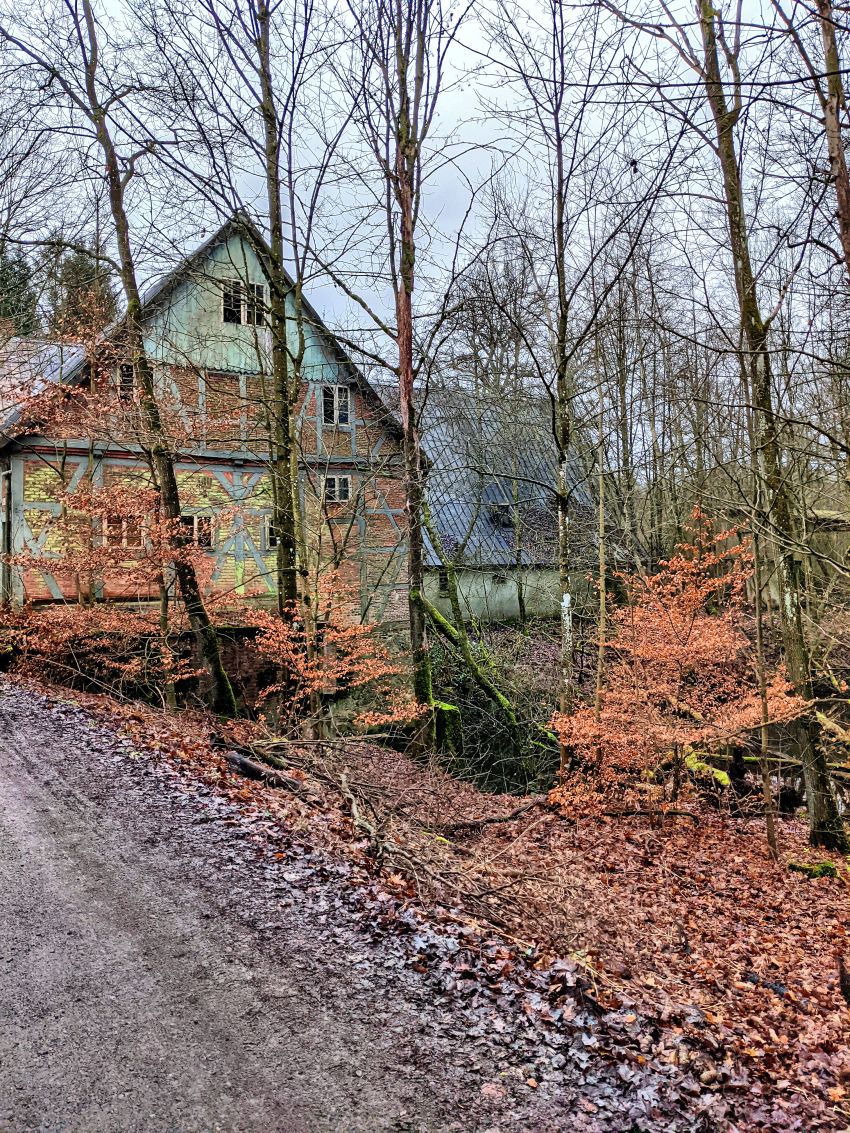 Alte Mühle im Wald