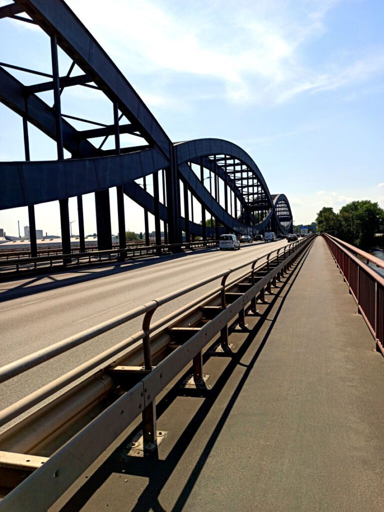 Brücke über die Elbe