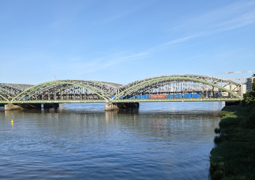 Elbbrücke Bahn