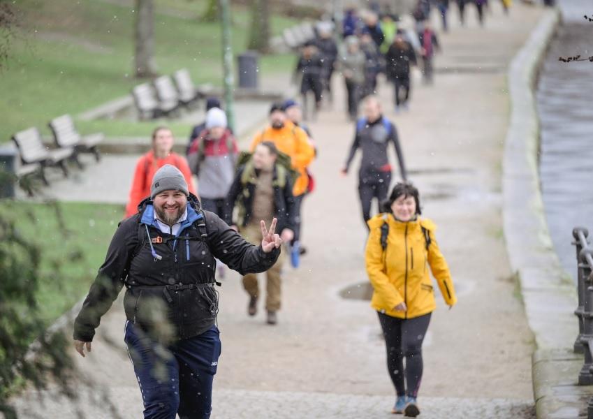 Begleiter an der Alster